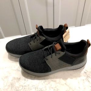 Skechers Classic Fit Air-Cooled Memory Foam Sneakers 8.5 men NWT